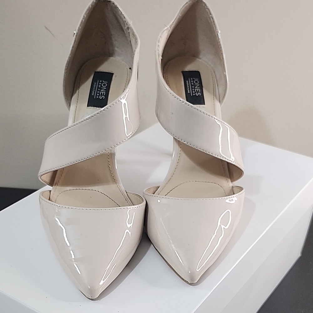 Jones New York Women's Glossy Cream Heels